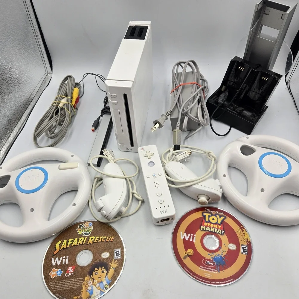 Nintendo Wii RVL-001 Usa Bundle W/ 2 Games Controller Nunchucks Wheel & Cords